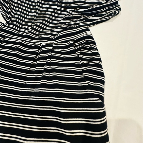 Cabi one pc short and top, baggy top, side pockets on shorts, very comfortable! - Picture 4 of 7